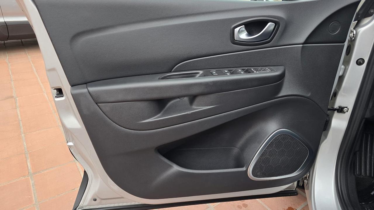 Renault Captur dCi 8V 90 CV EDC Start&Stop Energy Initiale Paris