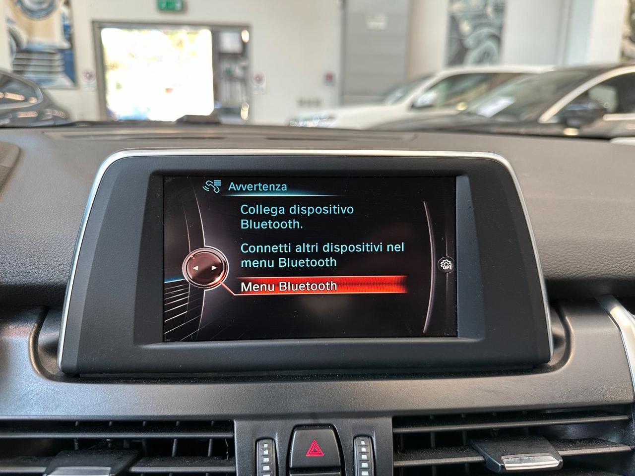 BMW 216 d Active Tourer Luxury Auto - LED - 17" - Pelle - Navi