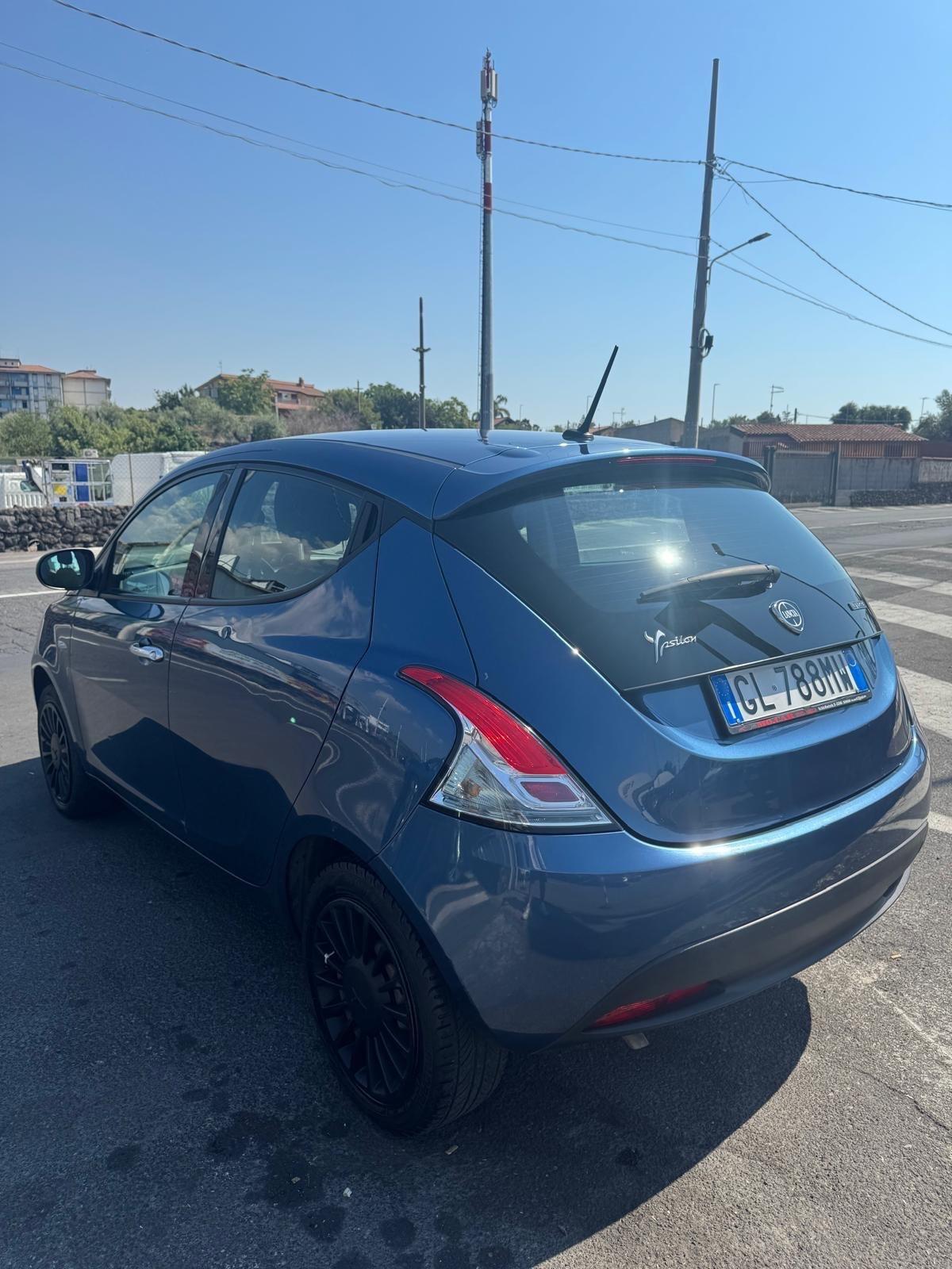 Lancia Ypsilon 1.0 FireFly 5 porte S&S Hybrid Alberta Ferretti