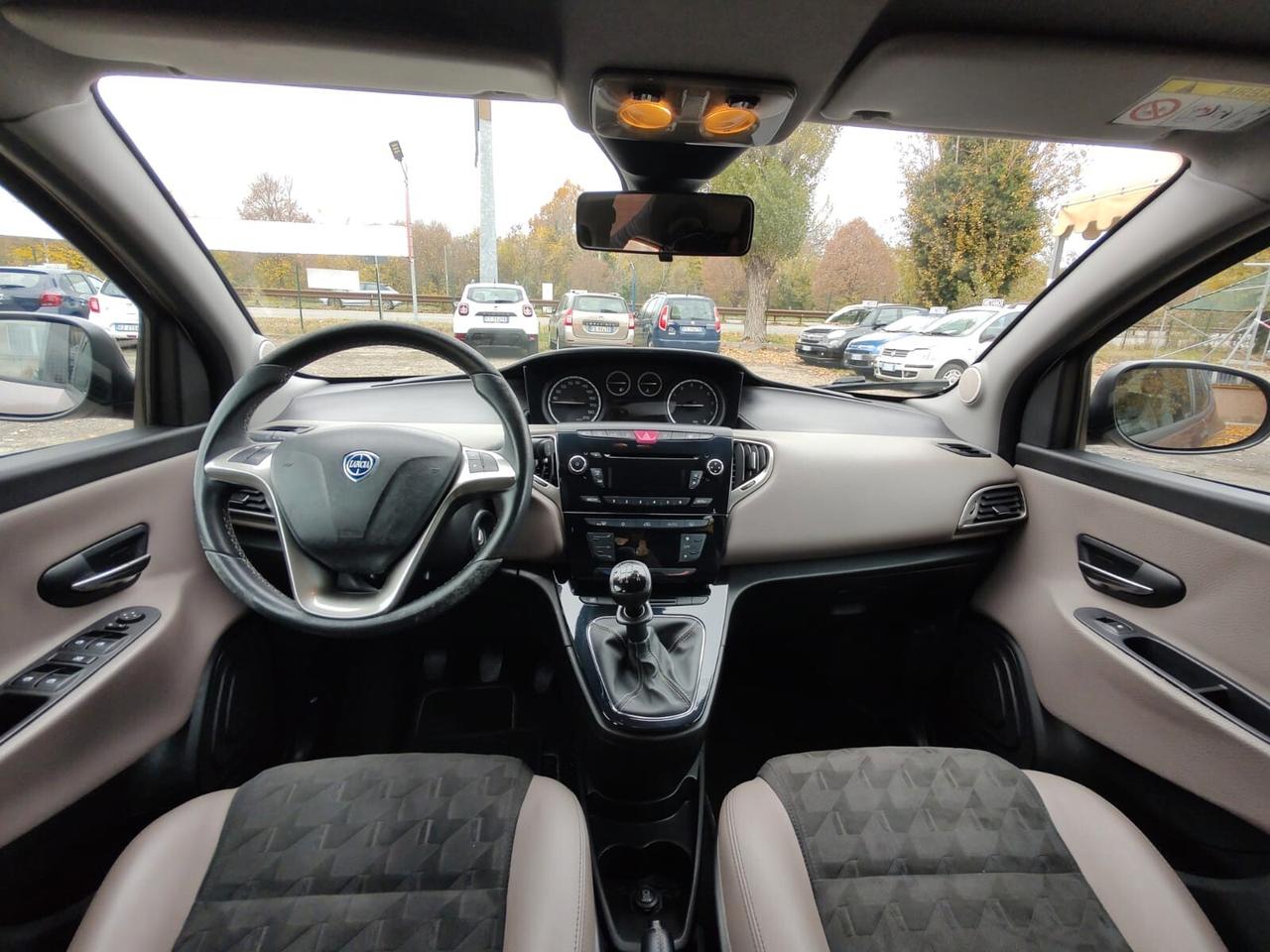 Lancia Ypsilon ELLE 5 PORTE, 1.2 8V 69CV, EURO 6B, OK NEOPATENTATI, GARANZIA L.12 MESI