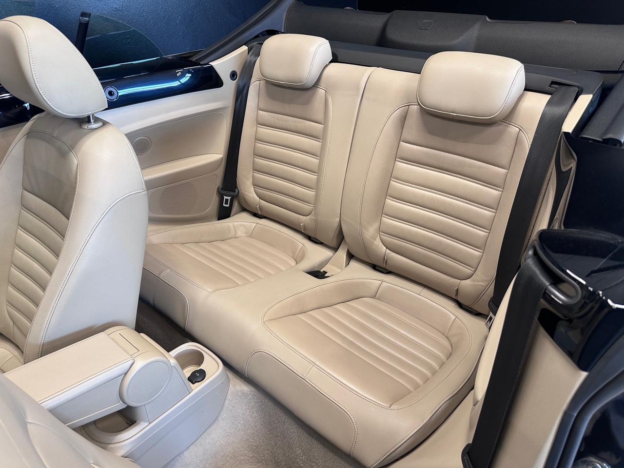 Volkswagen Maggiolino Cabrio 1.6 tdi Design 105cv dsg