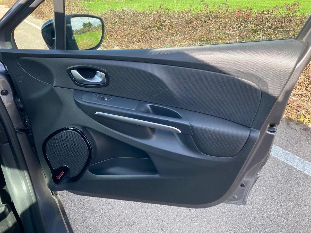 Renault Clio Sporter dCi 8V 90CV COSTUME NATIONAL