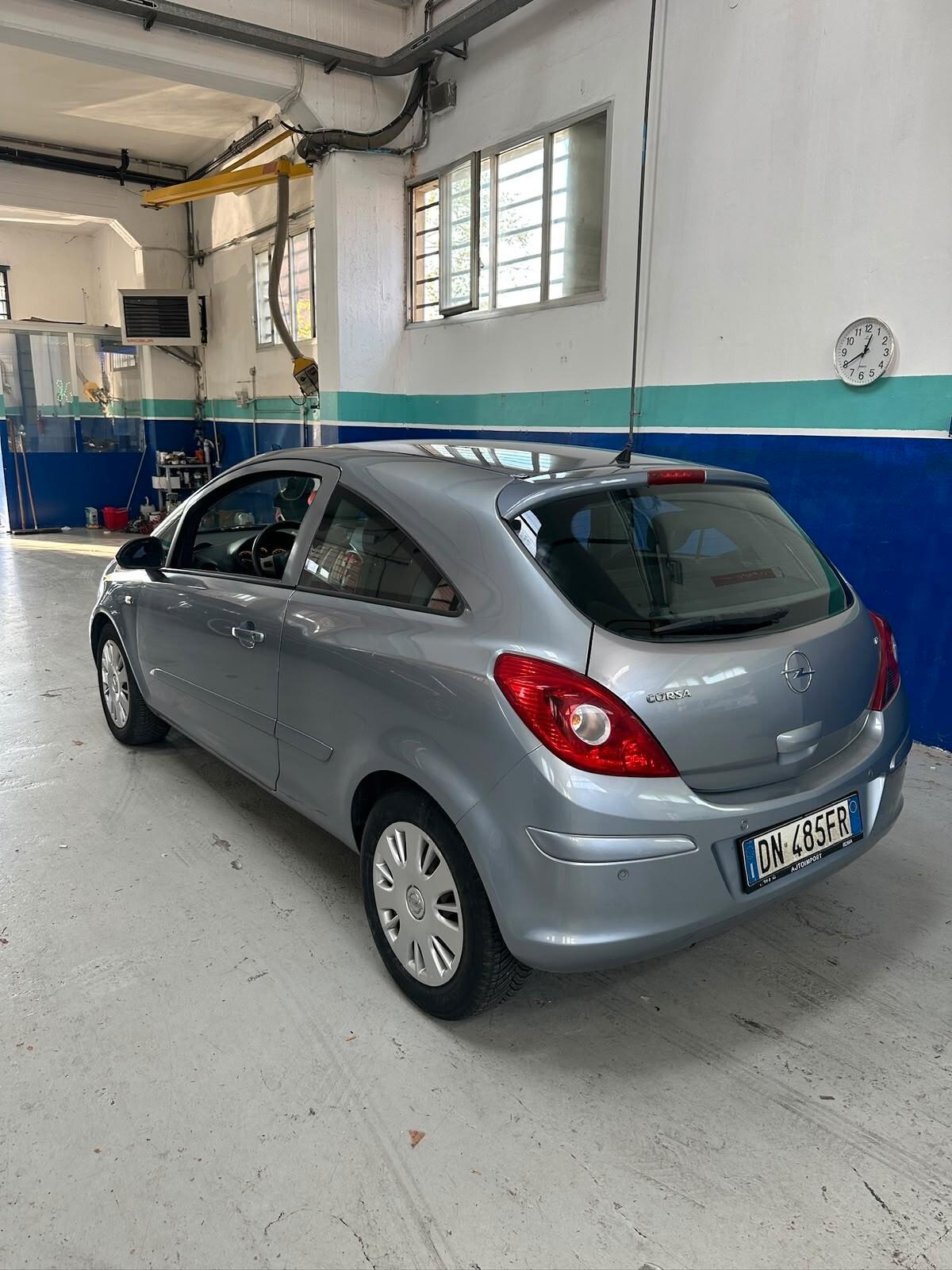 Opel Corsa 1.2 3 porte Club