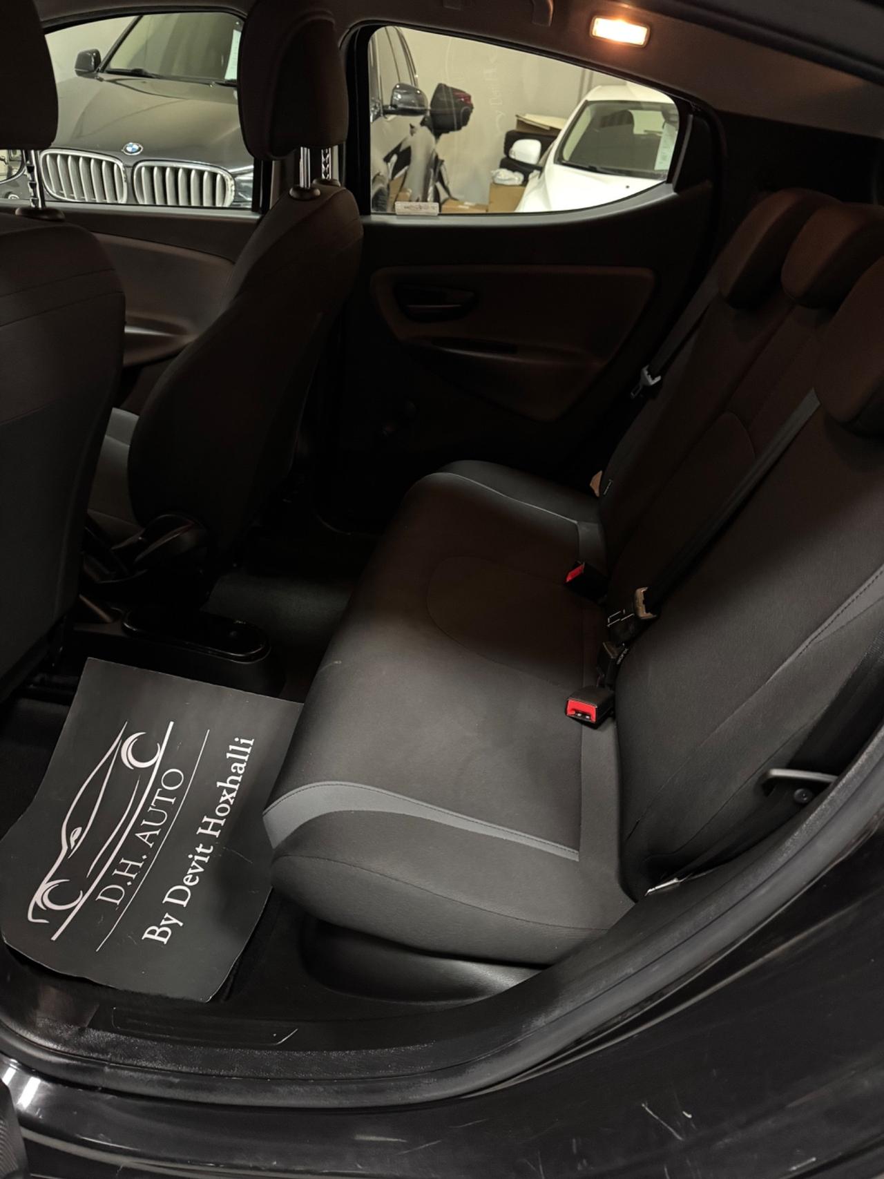 Lancia Ypsilon 1.2 69 CV 5 porte Platinum