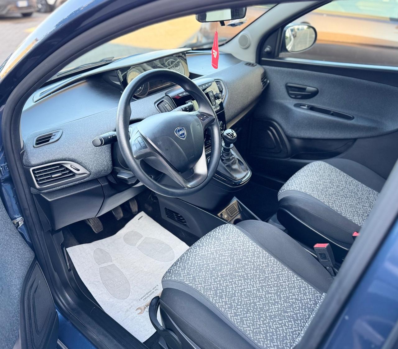 Lancia Ypsilon 1.0 FireFly 5 porte S&S Hybrid Gold Plus