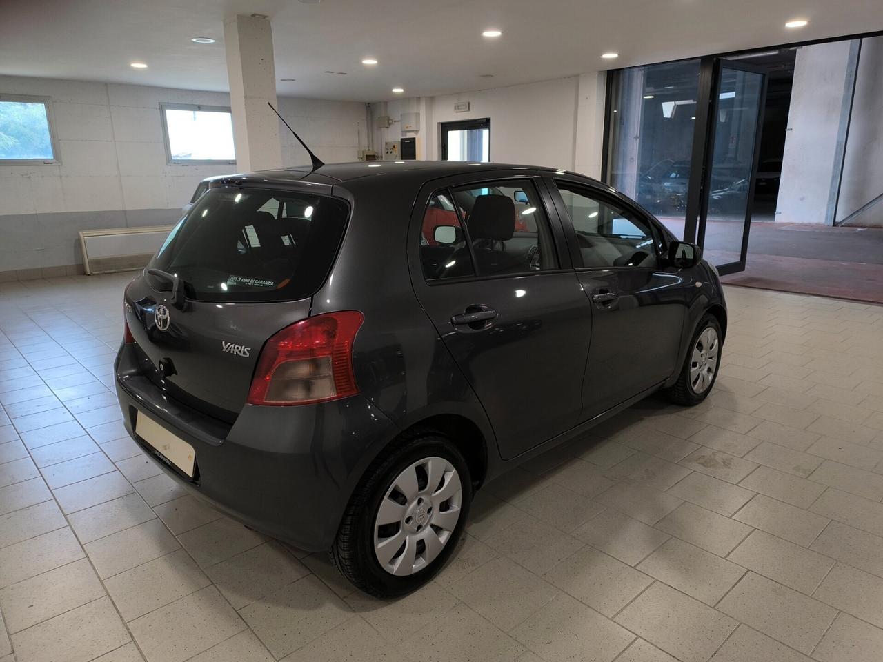 Toyota Yaris 1.0 5 porte Sol