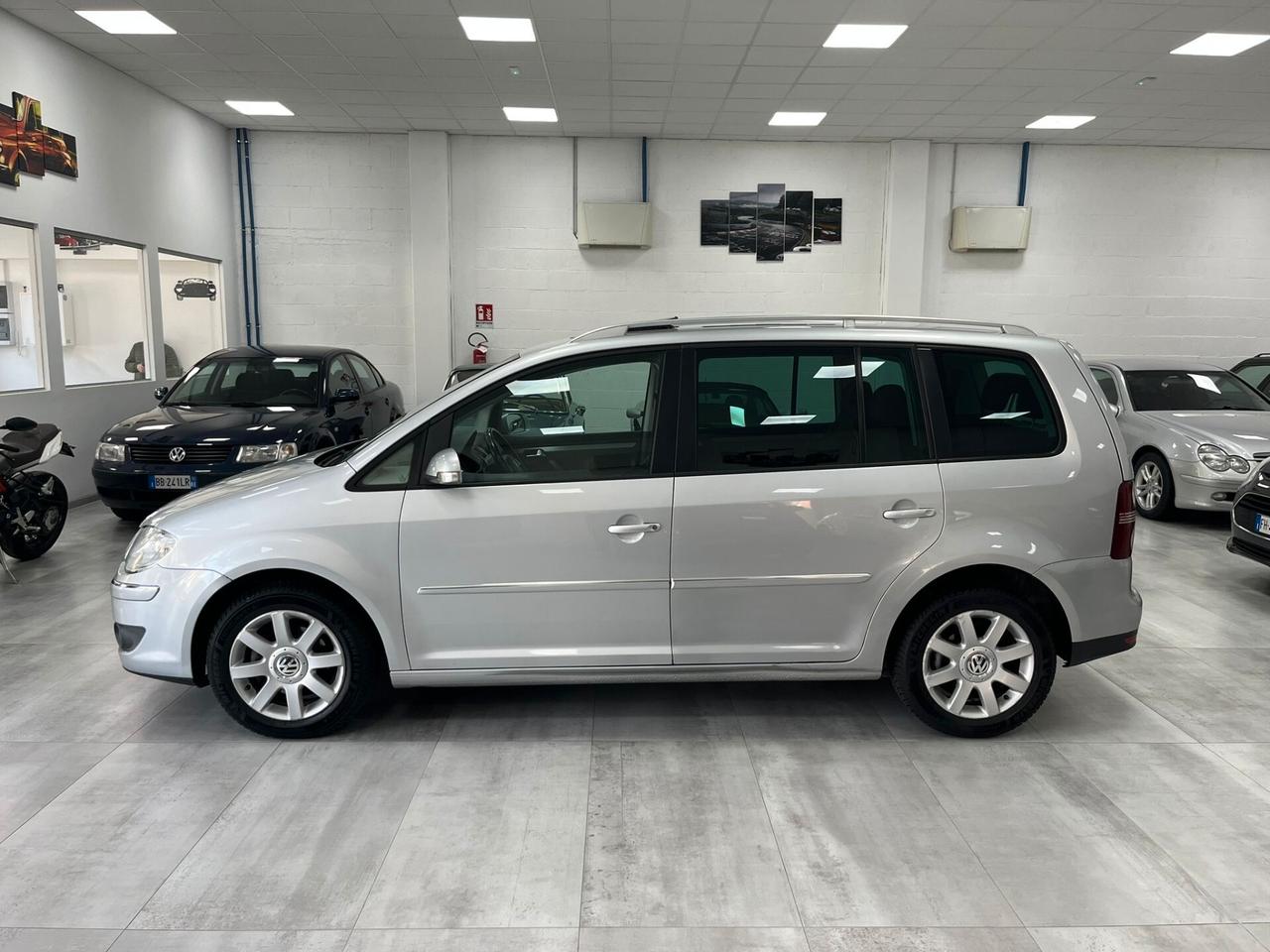 Volkswagen Touran 2.0 tdi 7 POSTI