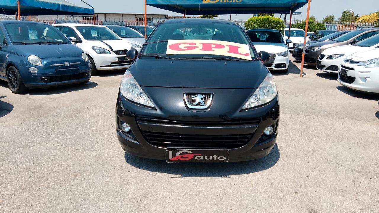 Lancia Ypsilon 1.4 benzina GPL neo patentati