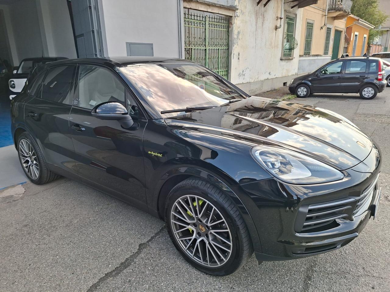 Porsche Cayenne 3.0 V6 E-Hybrid Platinum Edition