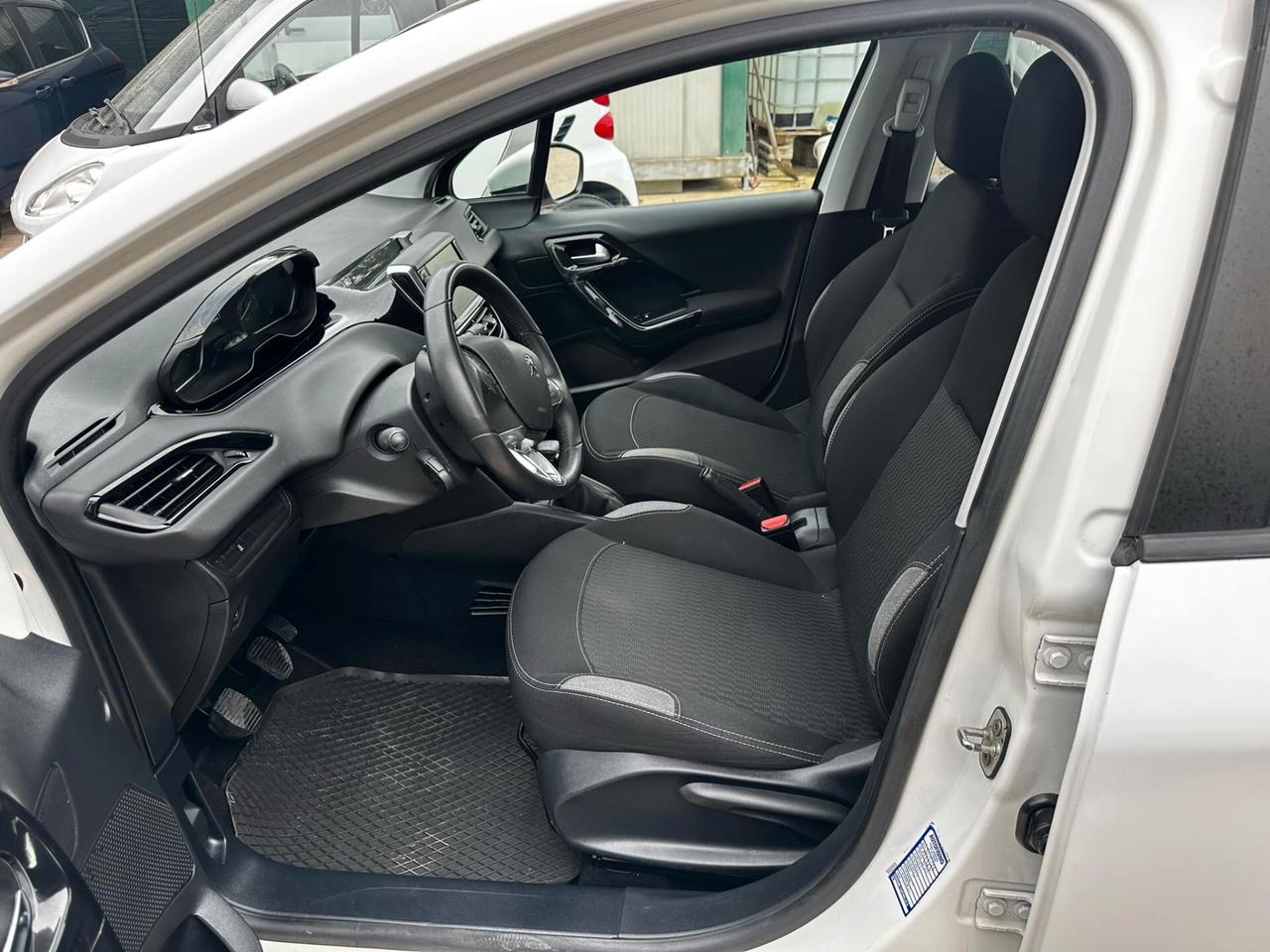 Peugeot 208 1.2 benzina 82 cv 2016