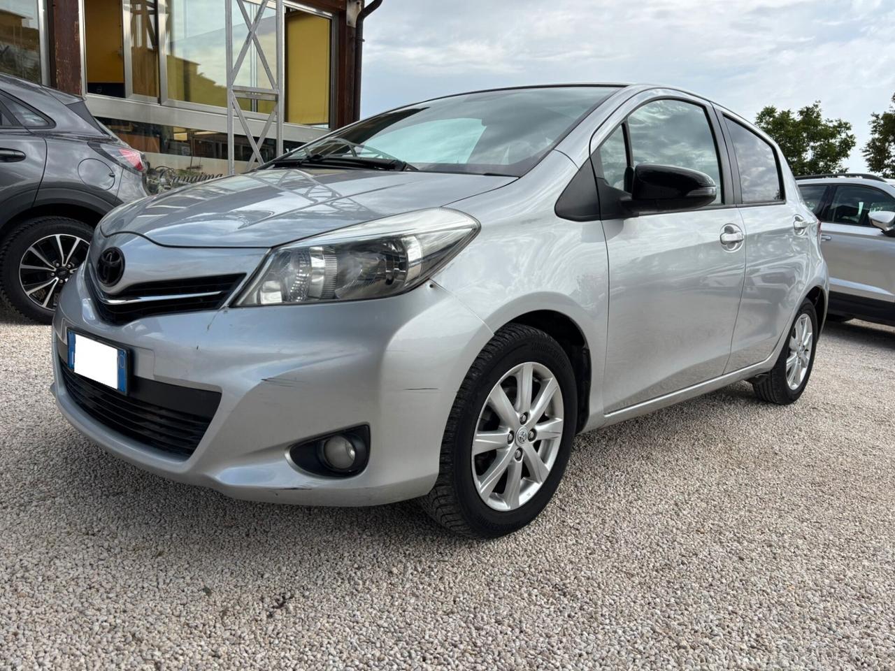 TOYOTA YARIS 1.3 B - 2012