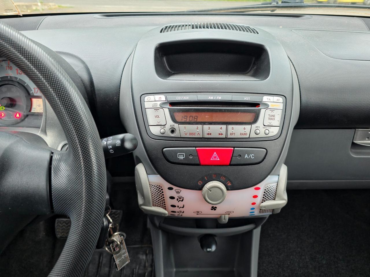 Toyota Aygo 1.0 12V VVT-i 5 porte Sol CV-68 2008-E4 Manuale NEO