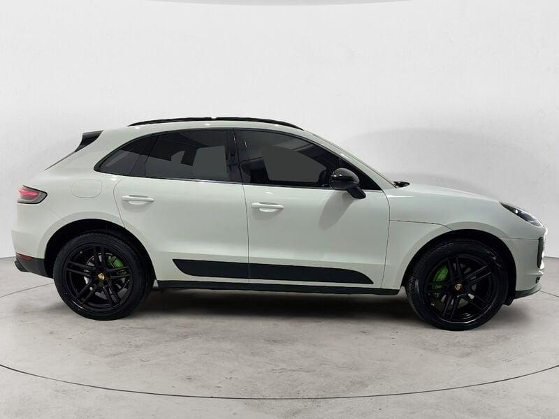 Porsche Macan 2.0 iva esposta