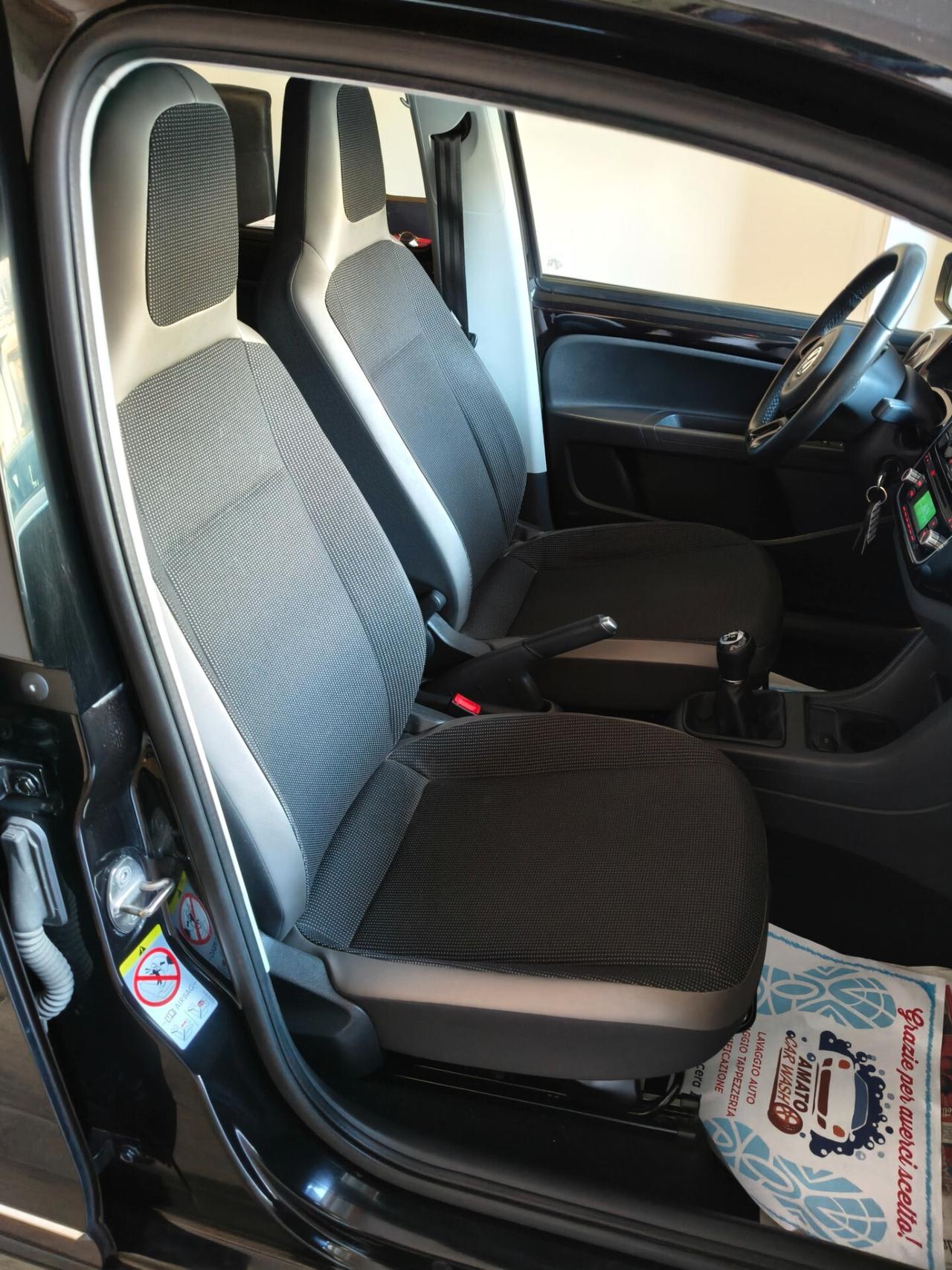 VOLKSWAGEN UP 1000 A METANO FULL OPTIONAL