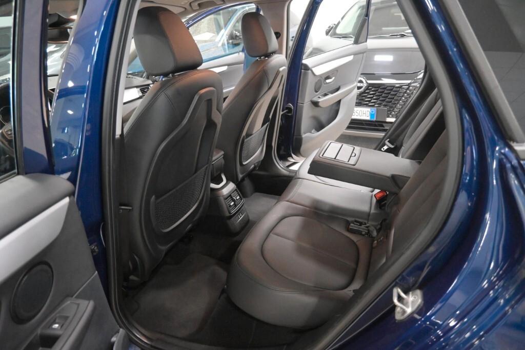 BMW 216D ACTIVE TOURER 116CV 6M. BUSINESS ADVANTAGE ( FARI LED - PELLE - CRUISE - NAVI - PARK ASSISTANT - TELECAMERA POST. )