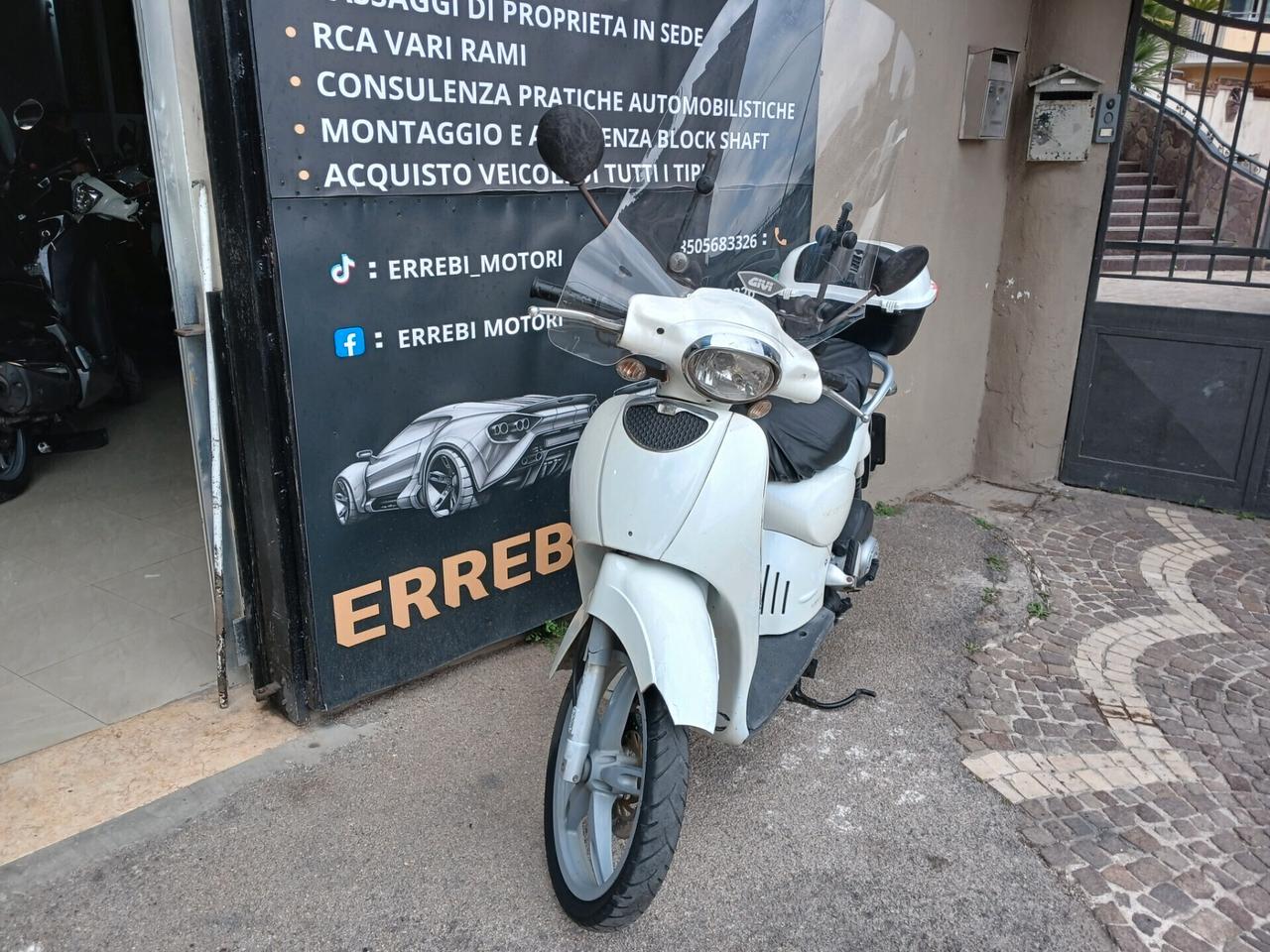 Aprilia Scarabeo 100.