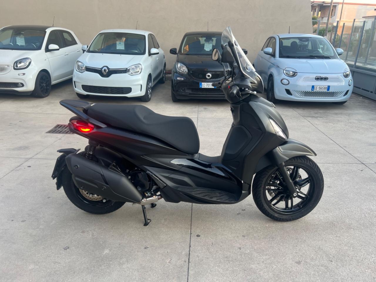Piaggio Beverly 400 DEEP BLACK