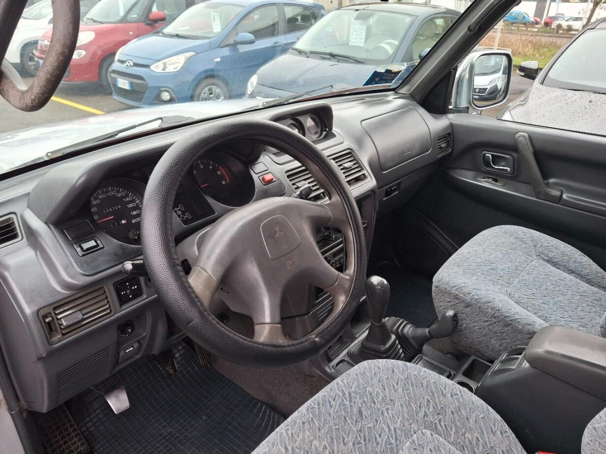 Mitsubishi Pajero 2.5 TDI Metal-top S.S. GLS Target