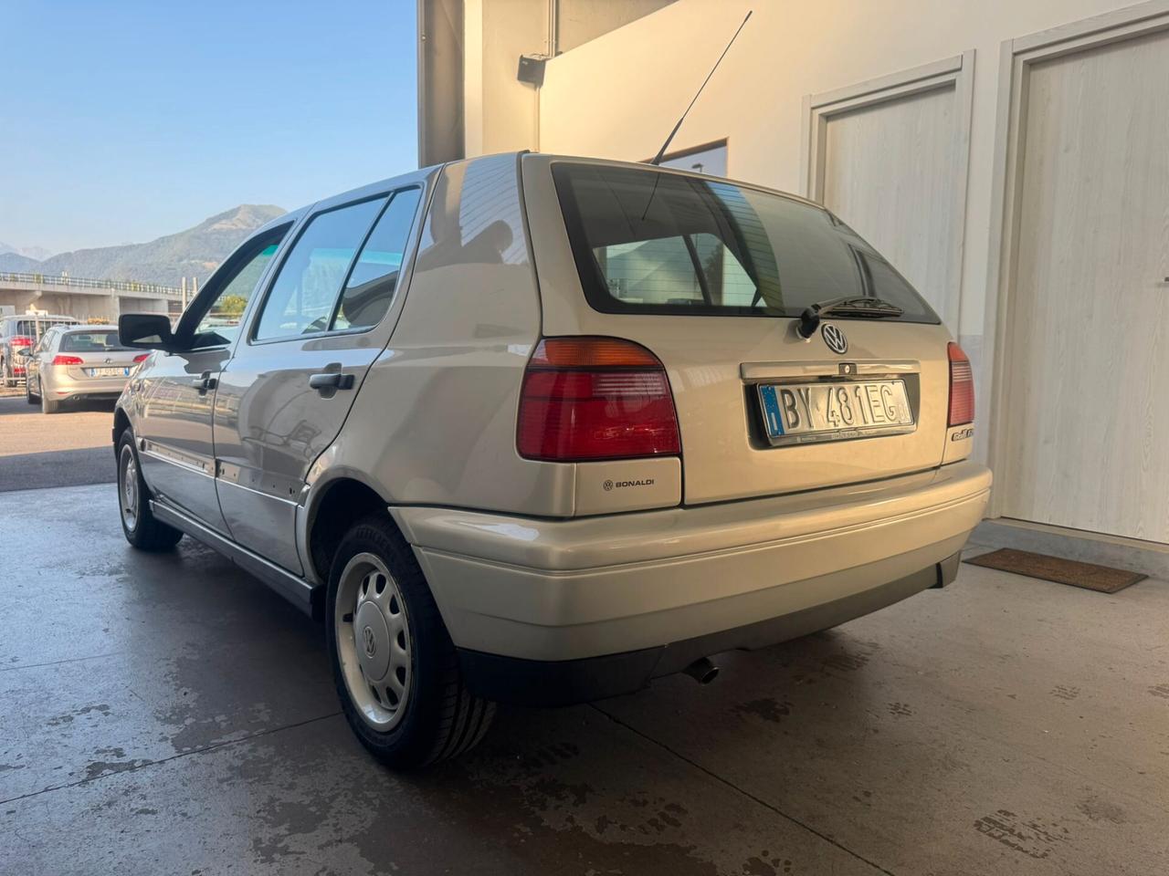 Volkswagen Golf 1.8/90 CV cat aut. 5 porte GL