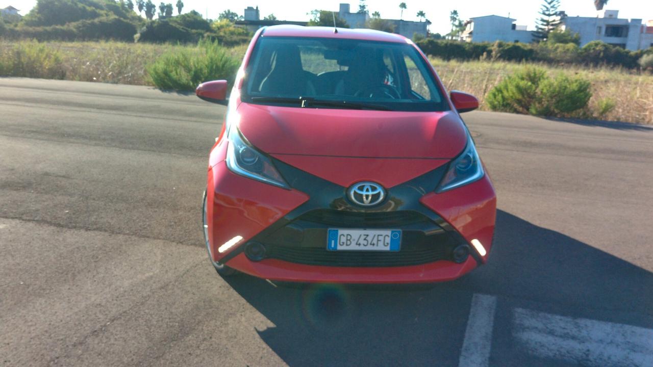 Toyota Aygo 1.0 VVT-i 69 CV 5 porte x-cool TSS