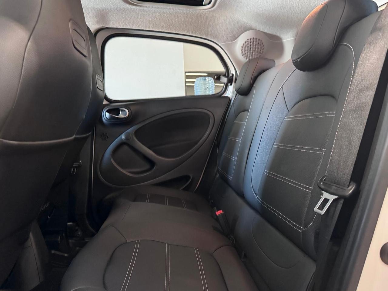 Smart ForFour 0.9 90CV PRIME SPORT PACK ,PANO,NAVI,LED,RETRO,UNIPRO