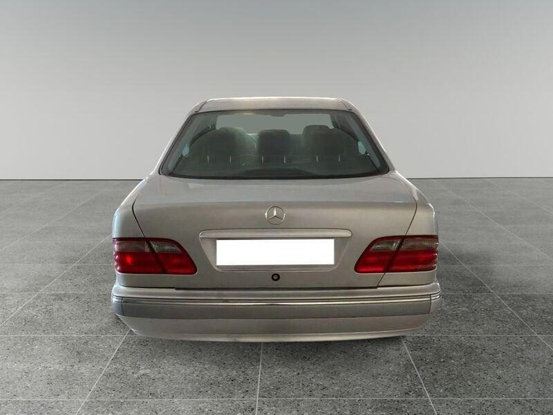 Mercedes-Benz Classe E E 200 Kompressor cat Classic
