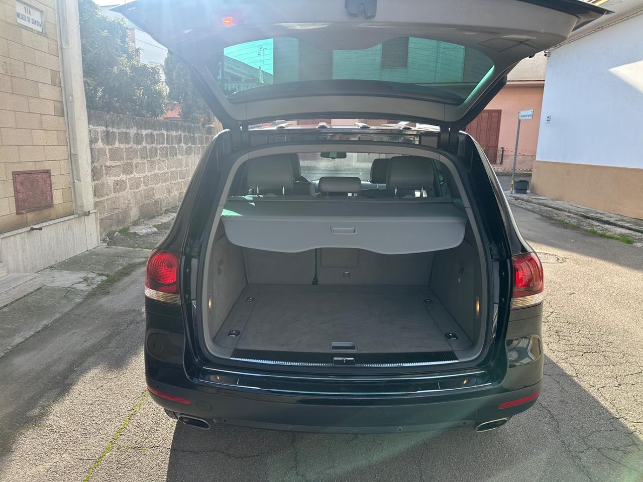 Volkswagen Touareg 3.0/240CV V6 TDI DPF tip. Exclusive