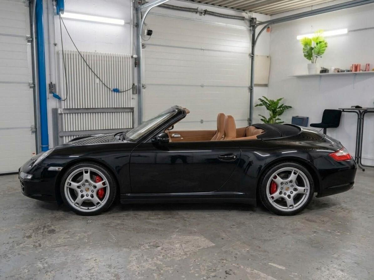 Porsche 911 Carrera Cabriolet