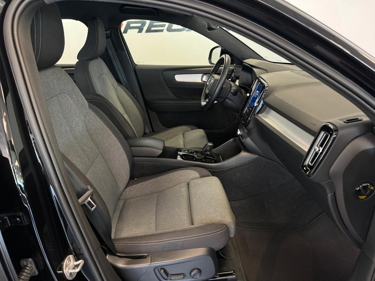 Volvo XC40 B3 automatico Plus Dark BLACK PACK UNIPROP. PEDANE
