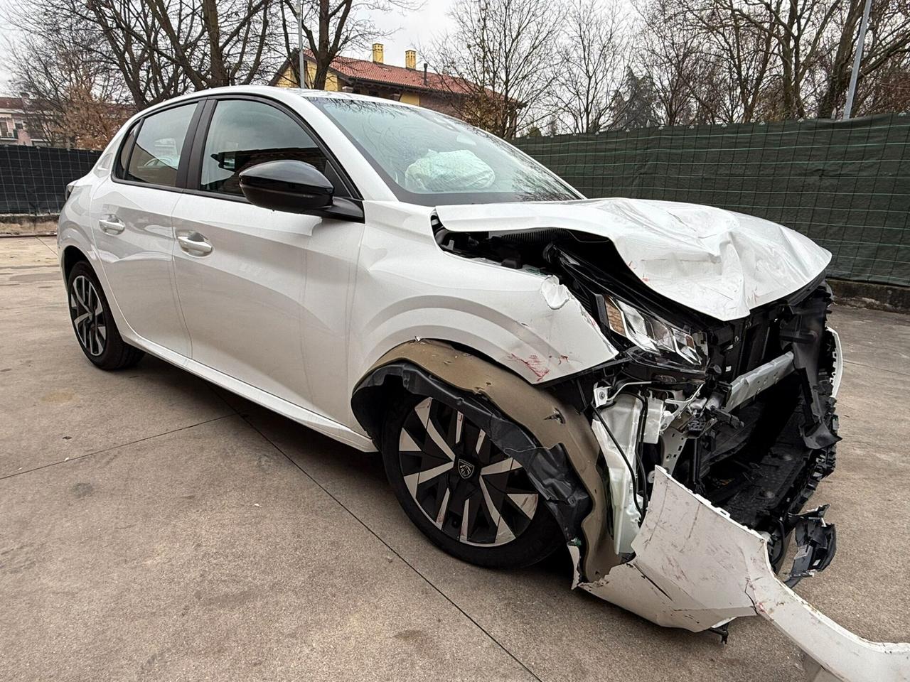 Peugeot 208 1.2 75cv INCIDENTATA MOTORE OK