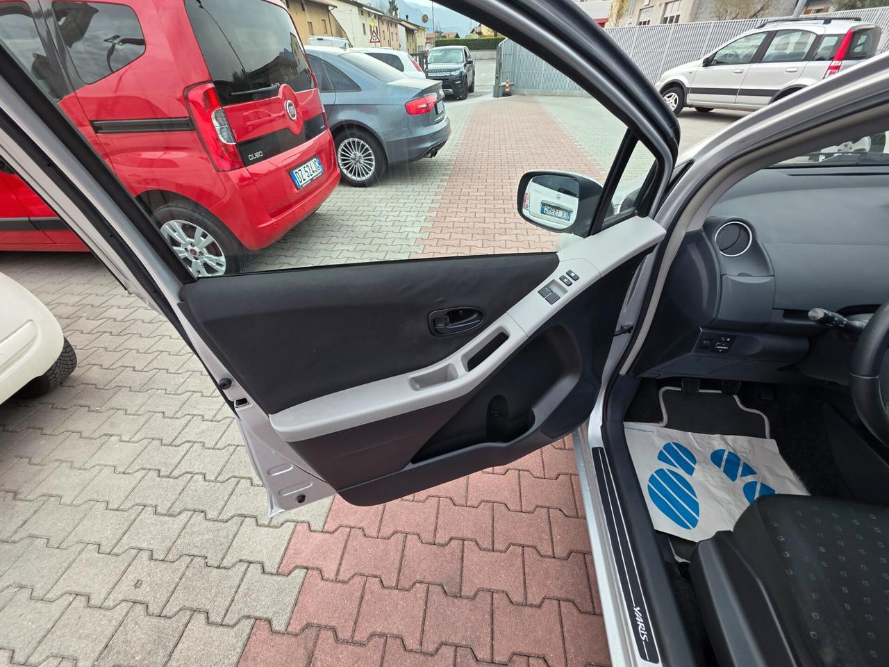 Toyota Yaris 1.0 5 porte