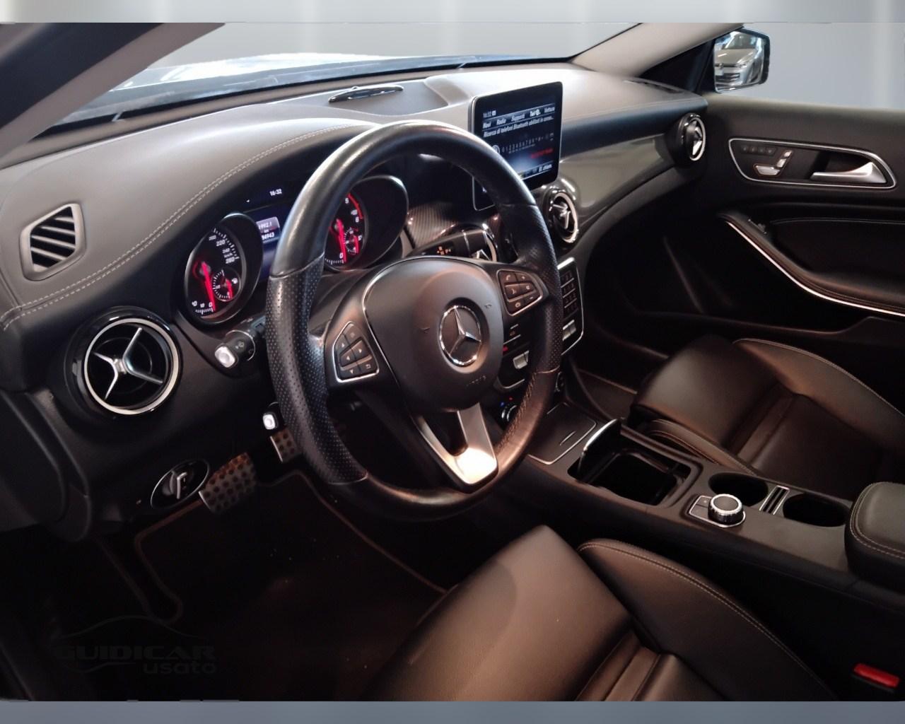 Mercedes-Benz GLA-X156 2017 - GLA 200 d Night Edition auto