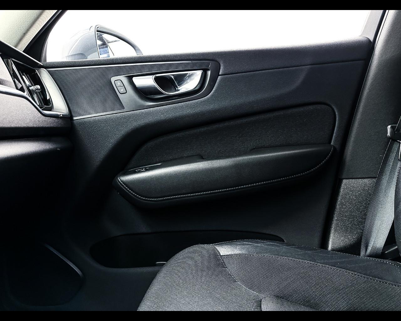 VOLVO XC60 (2017-->) - XC60 T6 Recharge Plug-in Hybrid AWD Inscrip