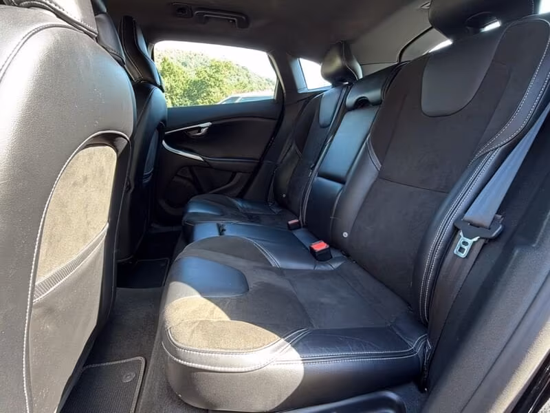 Volvo V40 D4 Geartronic R-Design Momentum