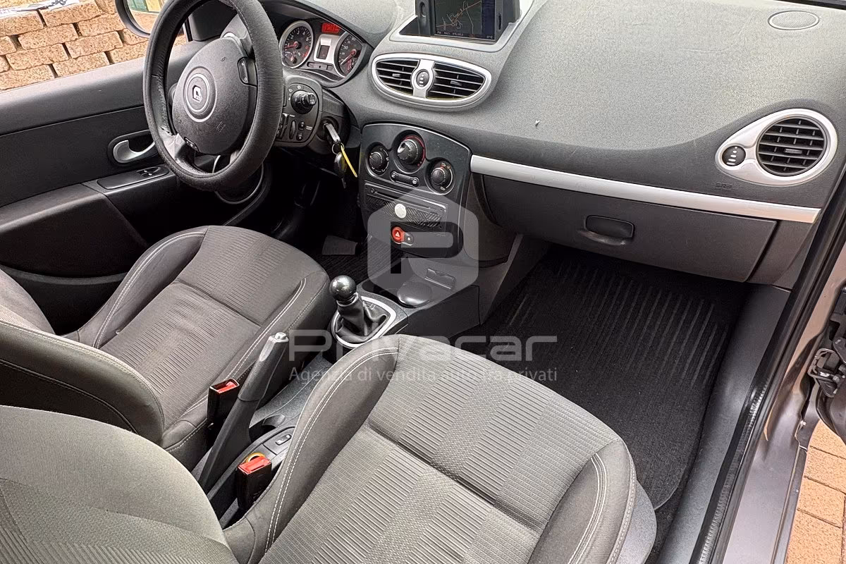 RENAULT Clio 1.2 16V 5 porte Dynamique