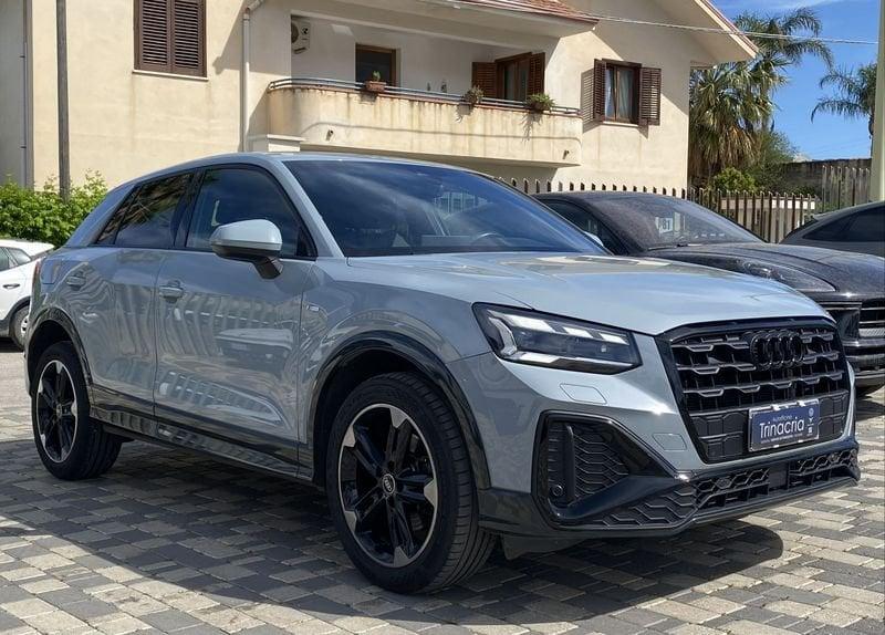 Audi Q2 S Line interno ed esterno 2.0 TDI 150CV S-Tronic 35