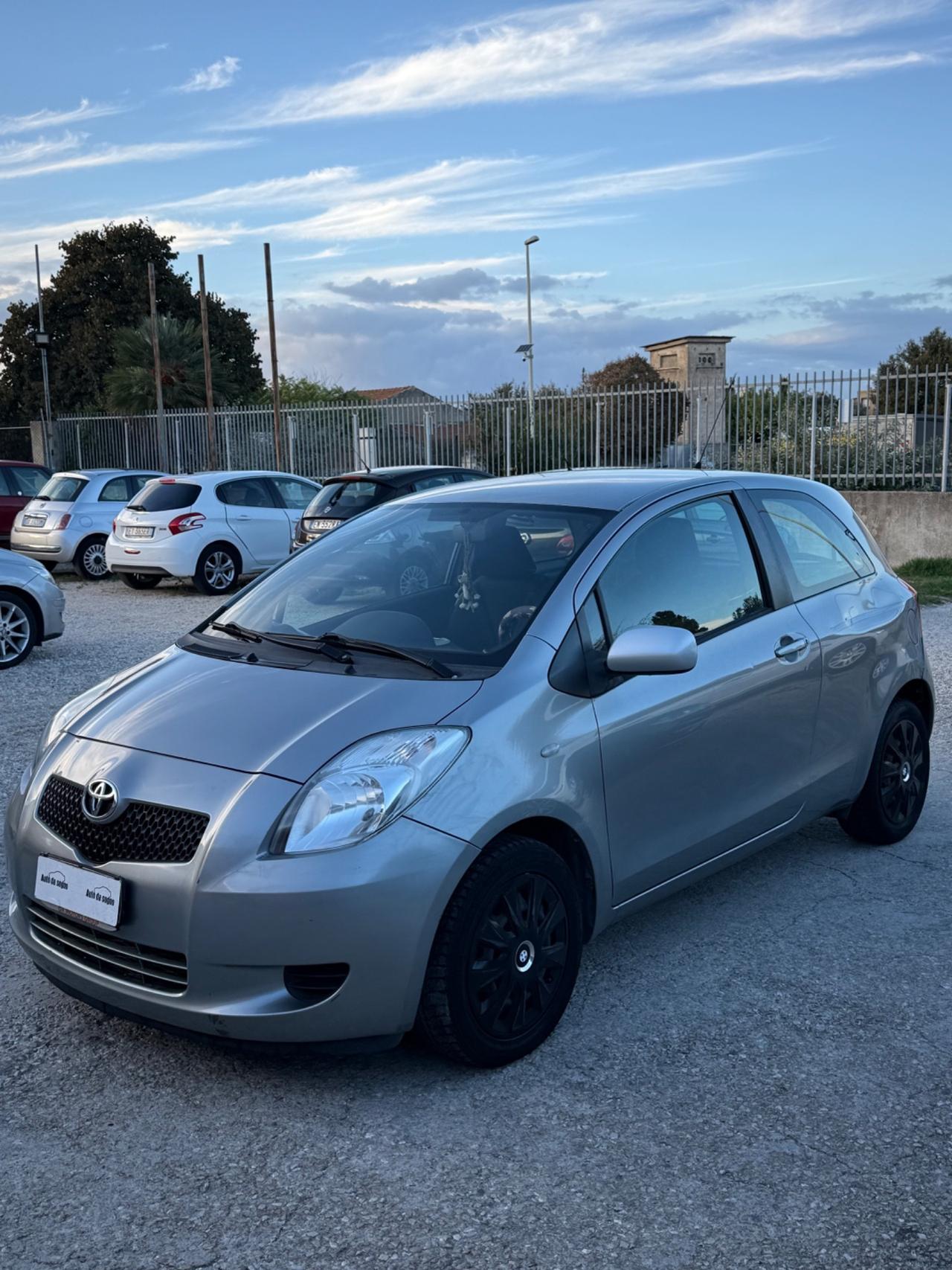 Toyota Yaris 1.0 3 porte
