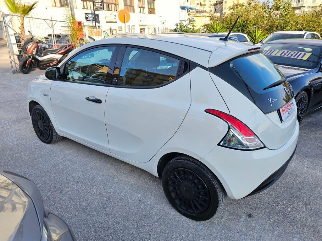 Lancia Ypsilon 1.0 Hybrid Ecochic Gold