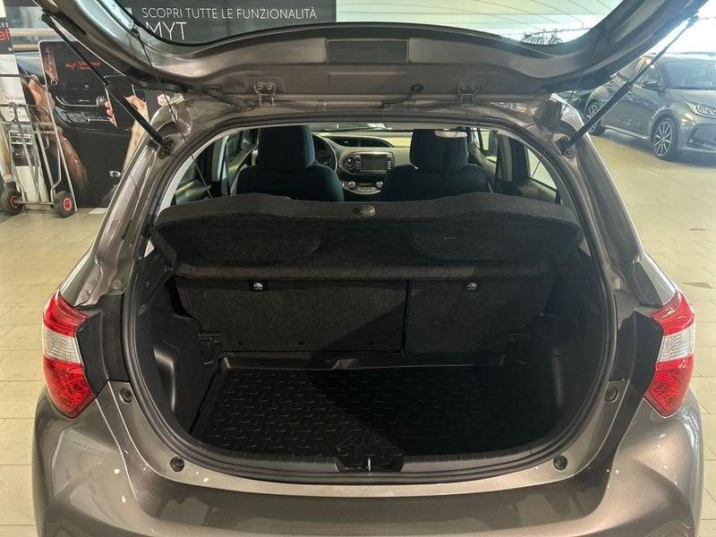 Toyota Yaris Yaris 1.5 Hybrid 5 porte Active + CERCHI IN LEGA AREA C FREE