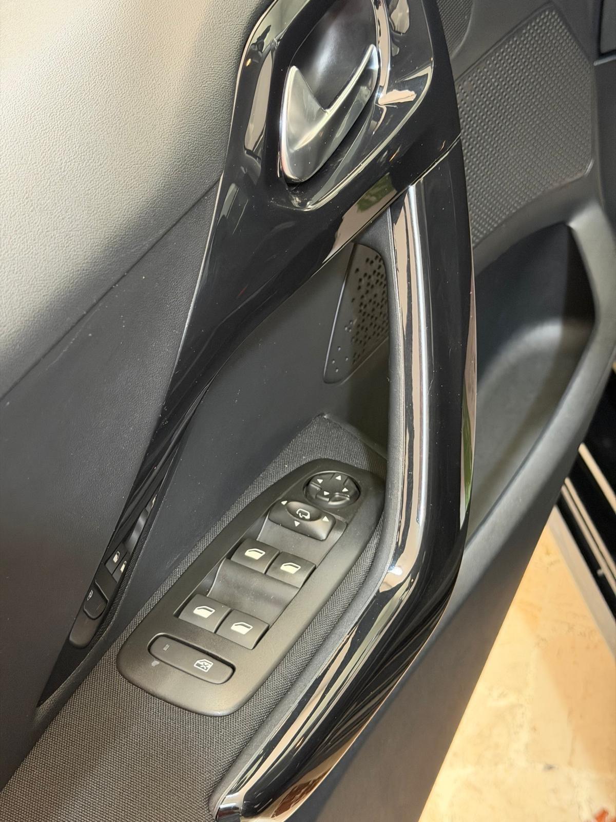 Peugeot 208 PureTech 82 5 porte Access