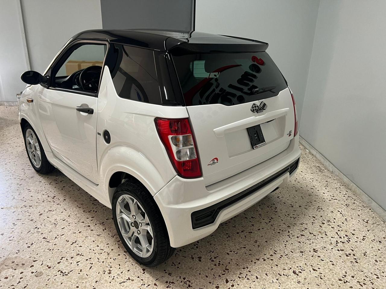 Ligier JS JS50 Progress Young B&W