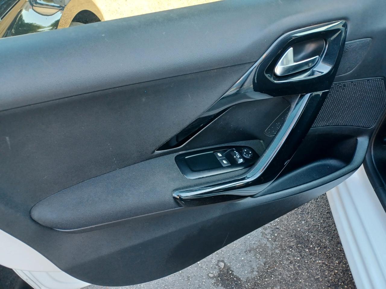 Peugeot 208 BlueHDi 5 porte ANNO 2021