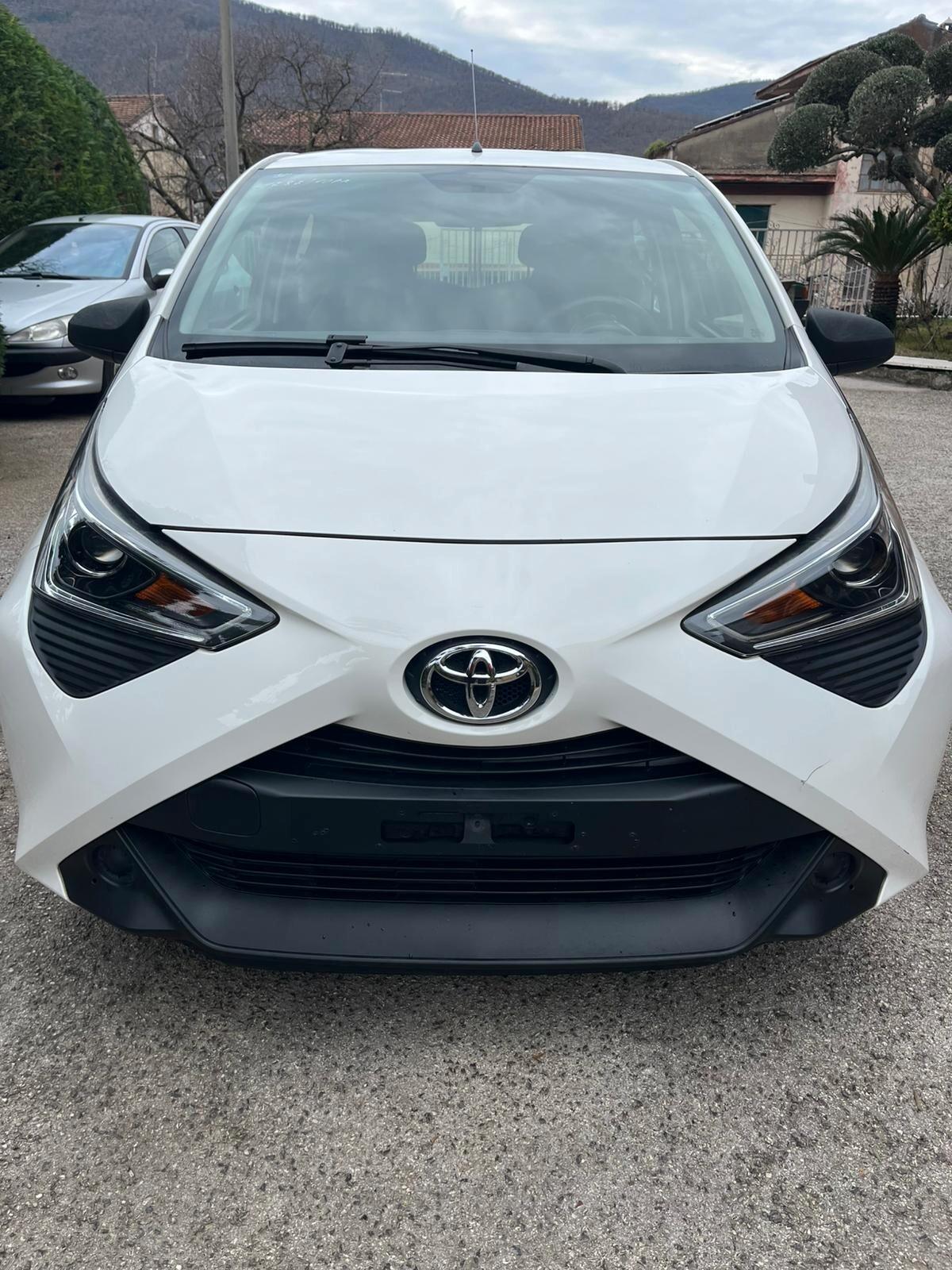 Toyota Aygo X 1.0 VVT-i 72 CV 5 porte Trend S-CVT BICOLORE