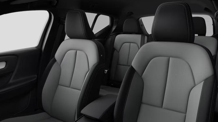 VOLVO XC40 PLUS DARK B3 AUTO PREZZO PROMO FINO AL 31/12/2025