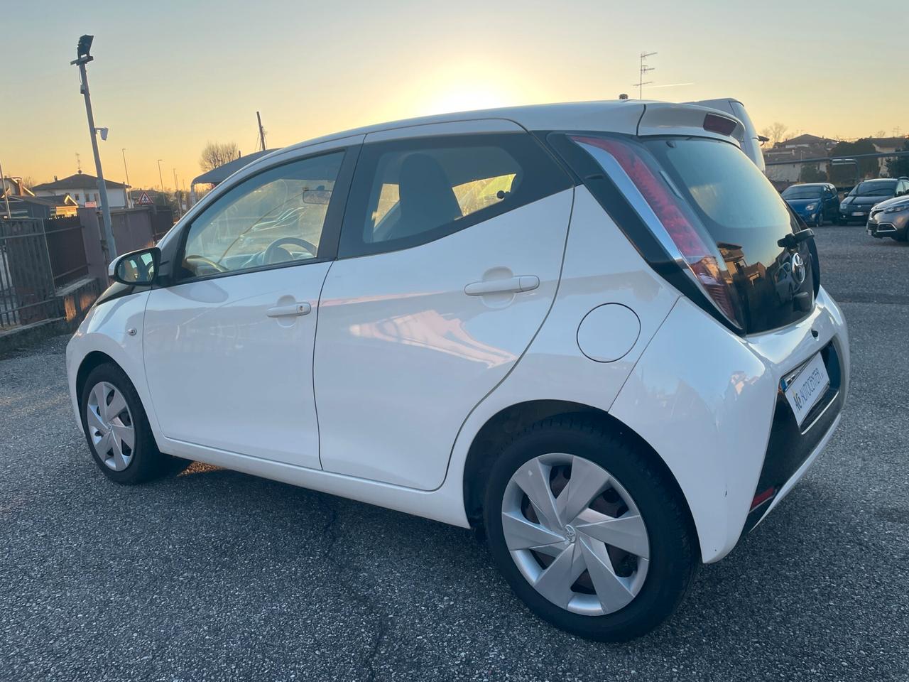 Toyota Aygo 1.0 VVT-i 69 CV 5 porte x-play