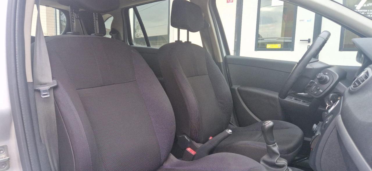 RENAULT Clio 1.2 16V 5 porte Le Iene