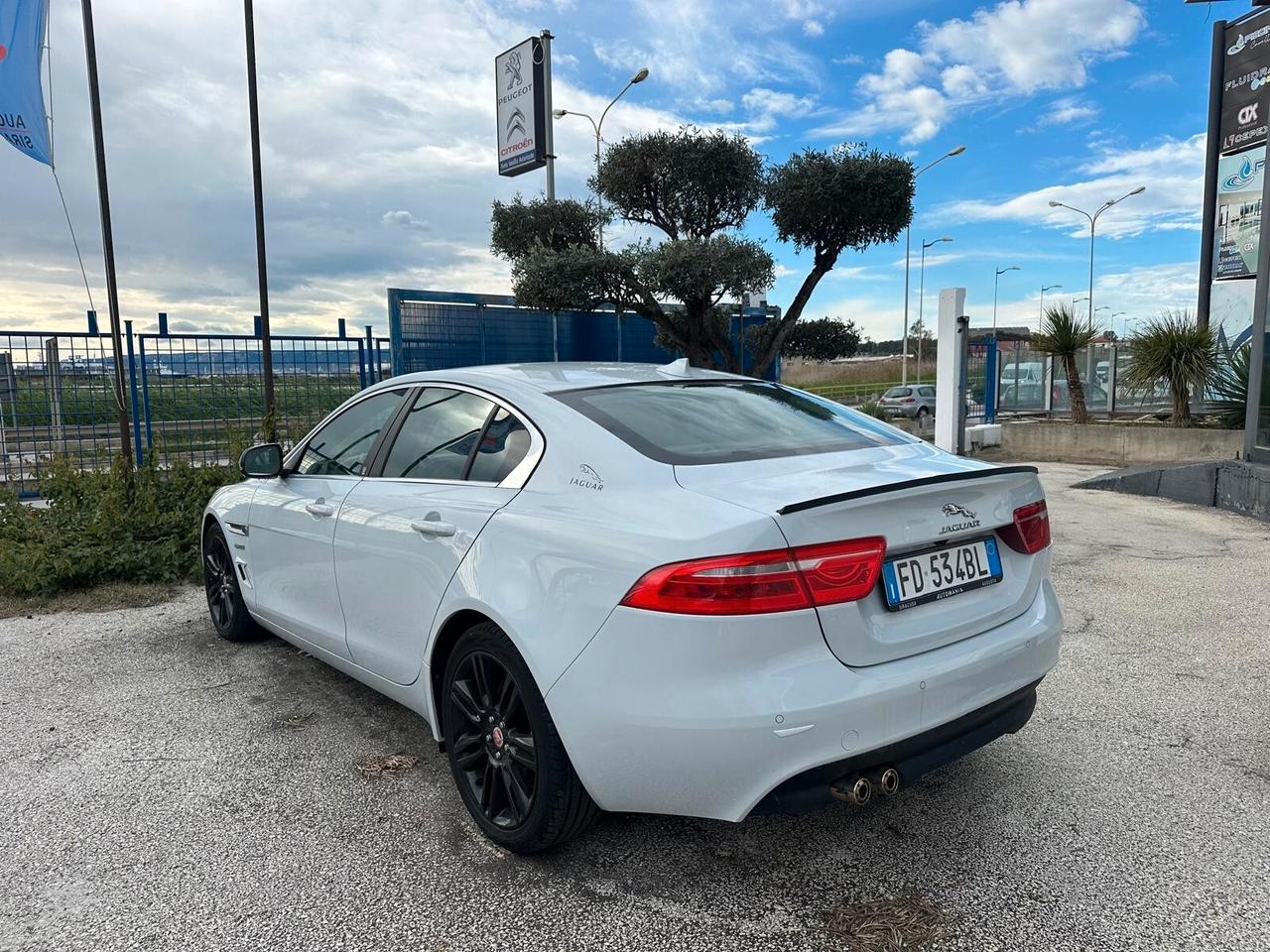 Jaguar XE 2.0 D Turbo 180CV aut. R-Sport