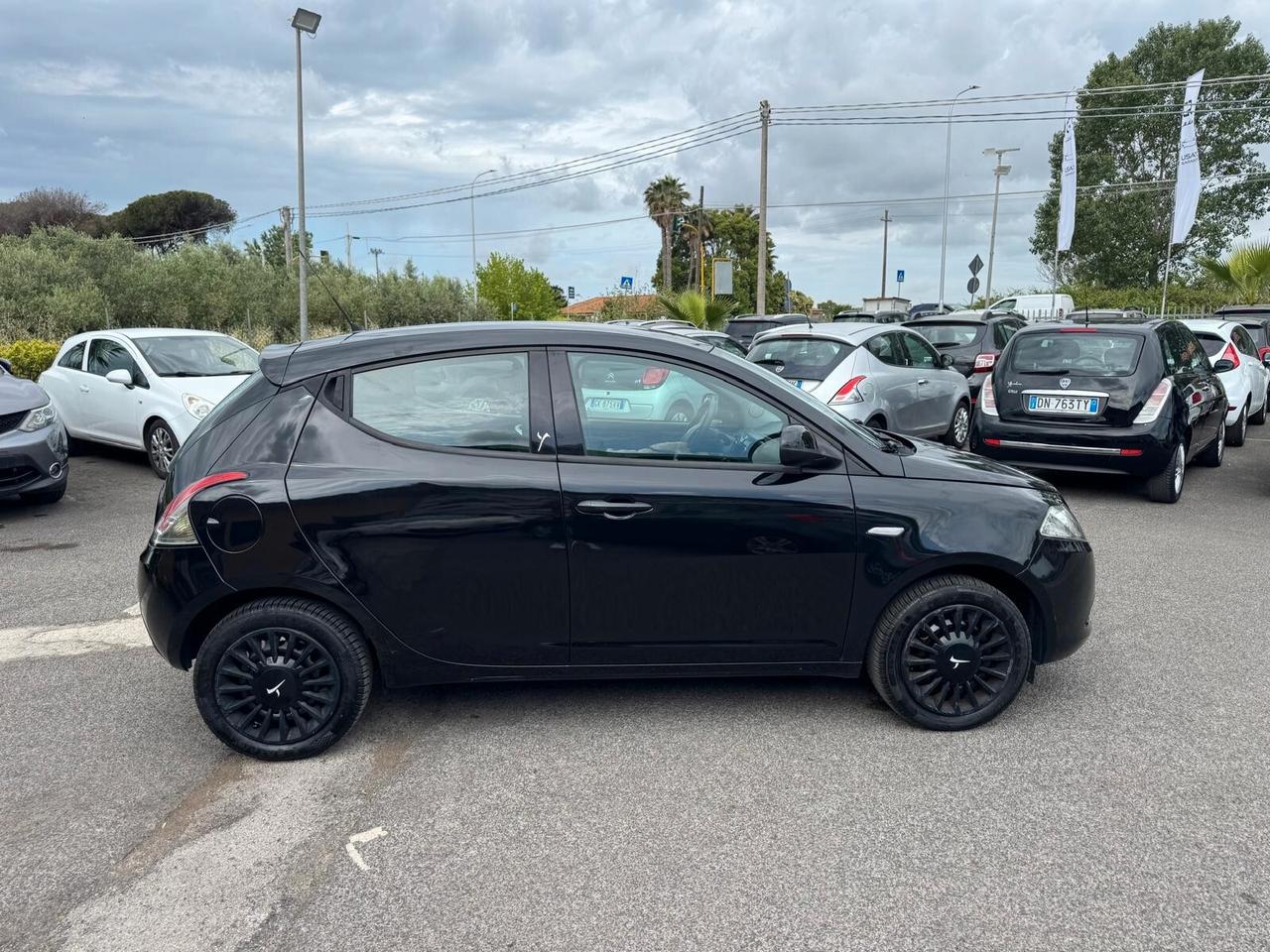 Lancia Ypsilon 1. 2 BENZINA 69CV 2014