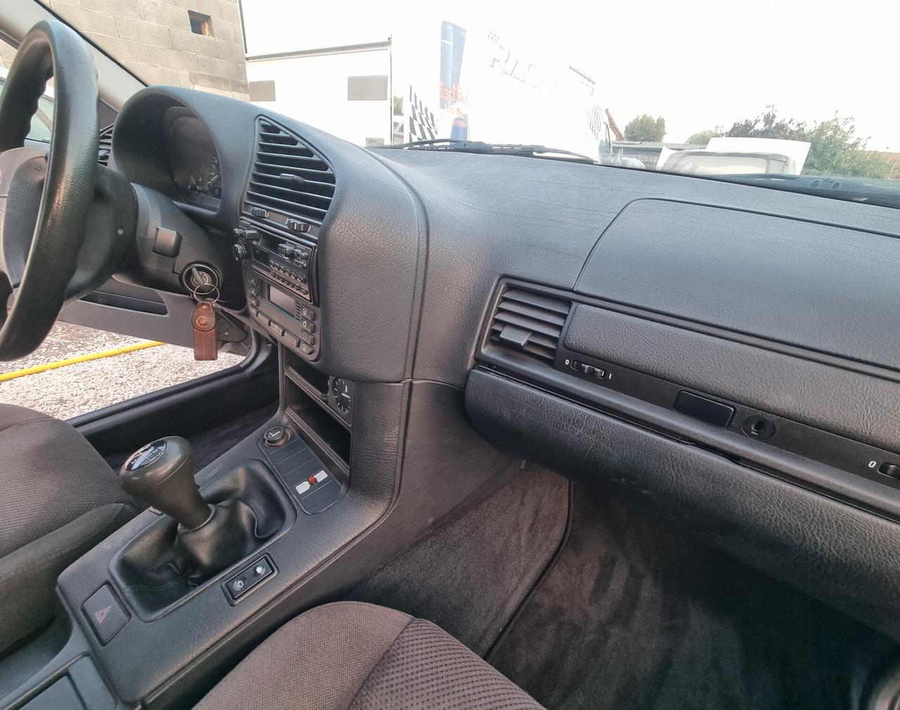 Bmw 318i sedan 5 porte
