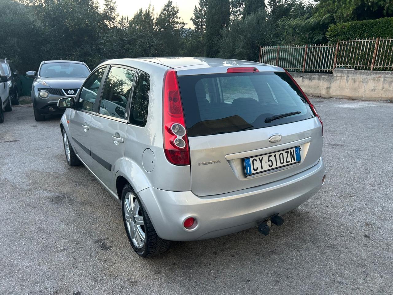 Ford Fiesta 1.2 5p. Ghia 140000km Gancio Traino